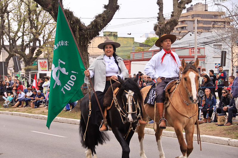 imagem: Desfile cívico-militar marca o encerramento da Semana Farroupilha 2022