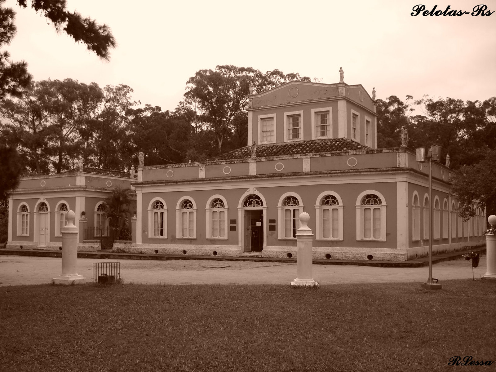 imagem: Cápsula do tempo é enterrada no Museu da Baronesa