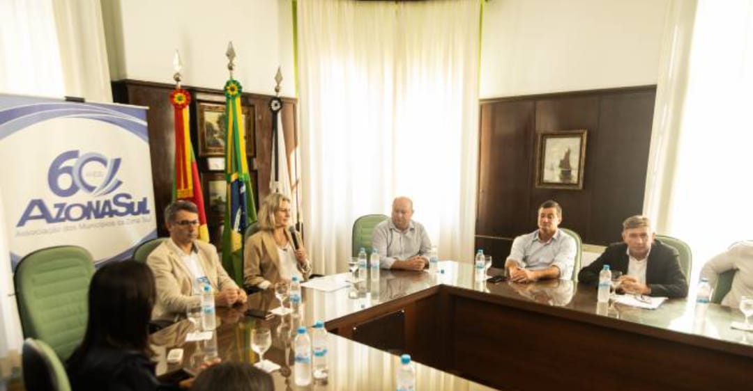 imagem: Paula preside reunião com AZonaSul na Festimar