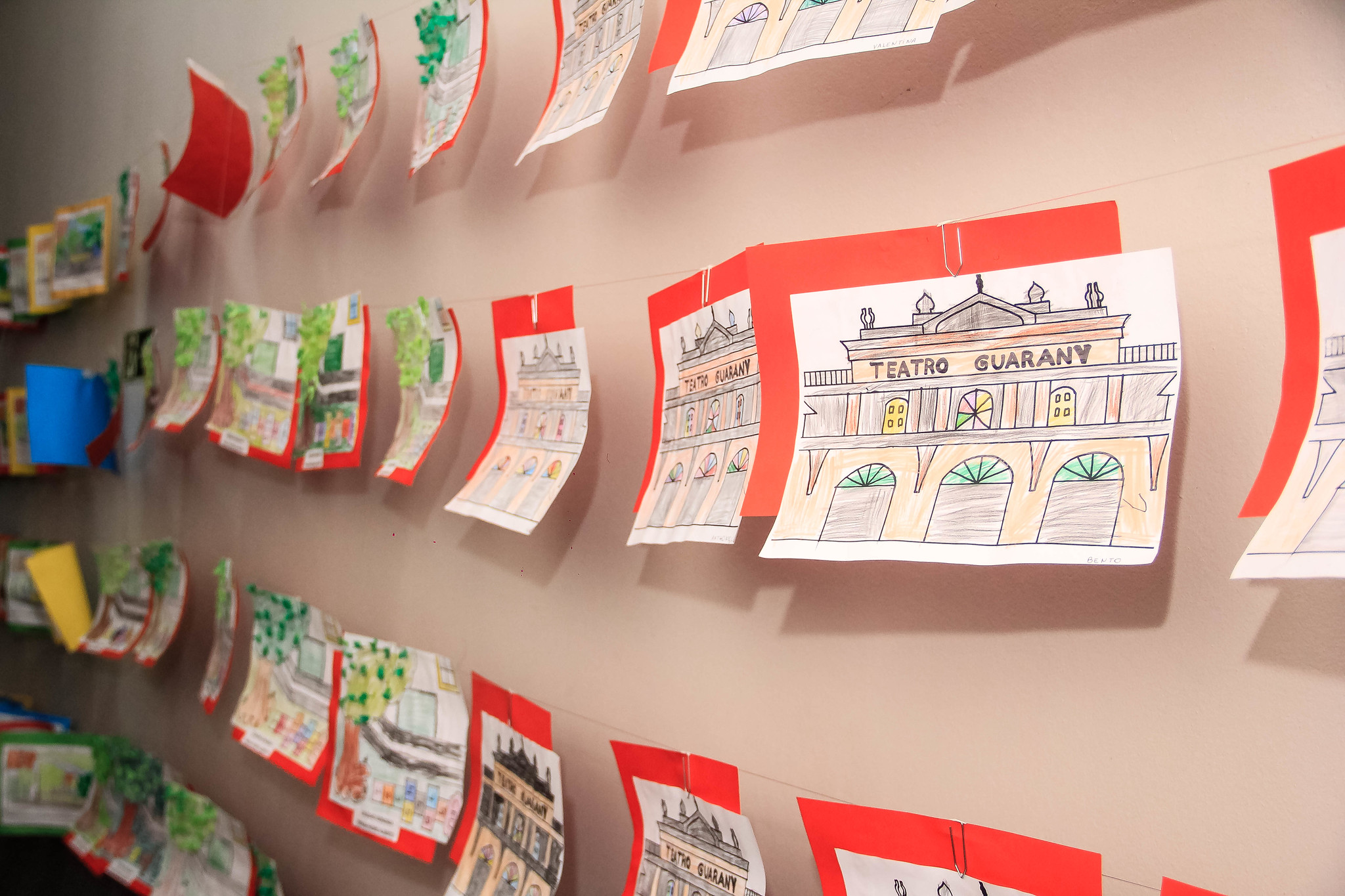 imagem: Paula visita exposição de alunos do Colégio Gonzaga
