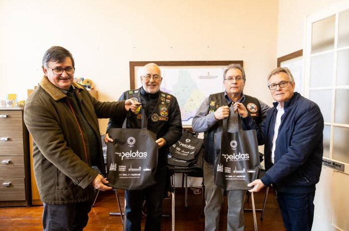 imagem: Idemar recebe convite para encontro estadual de moto clube