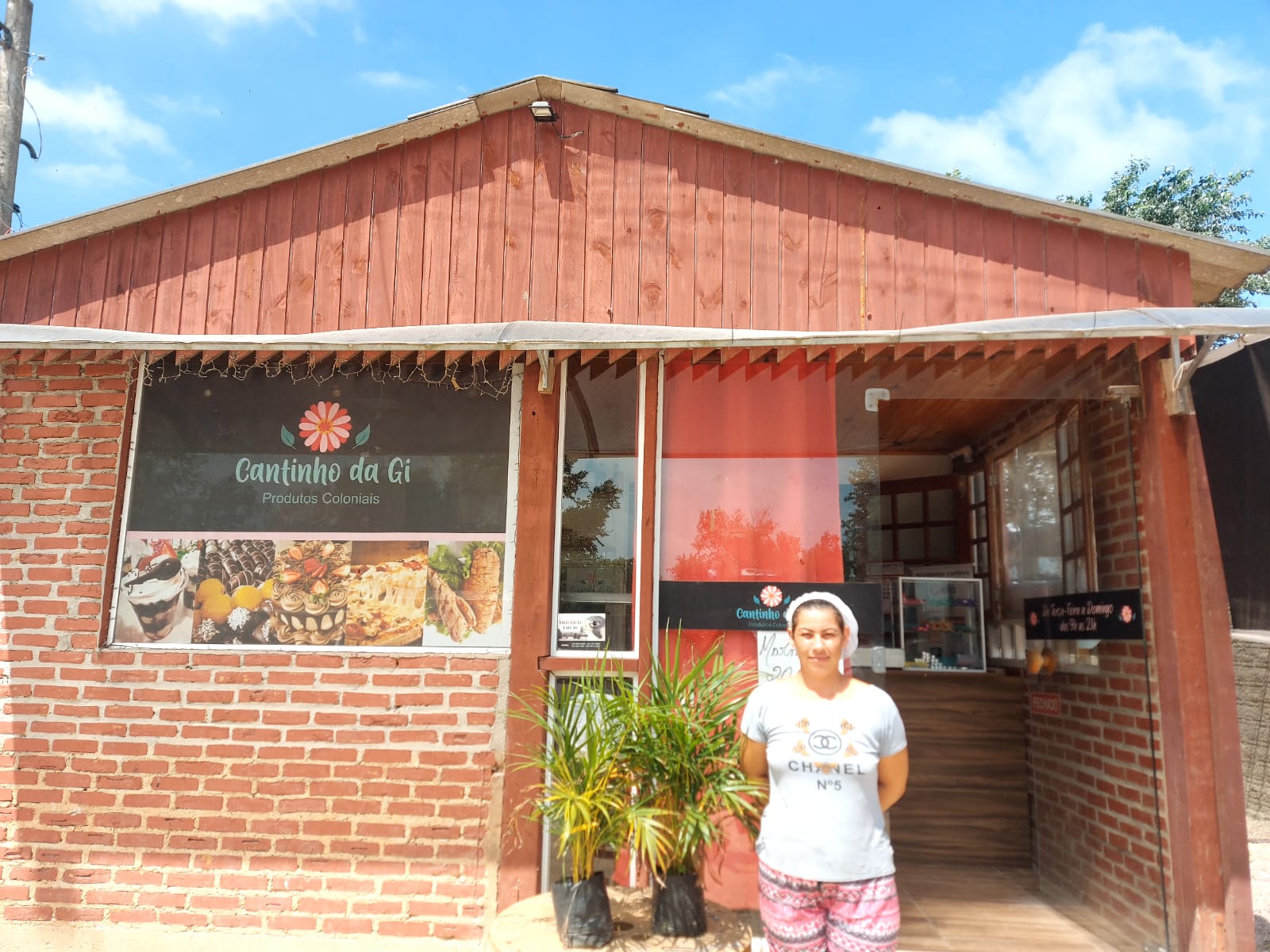imagem: Prefeitura através da SDETI visita empreendedores da Colonia Z3 para realizarem o cadastro no Visite Pelotas
