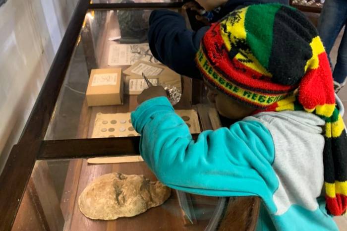 imagem: Crianças e adolescentes do Pestano visitam o centro histórico