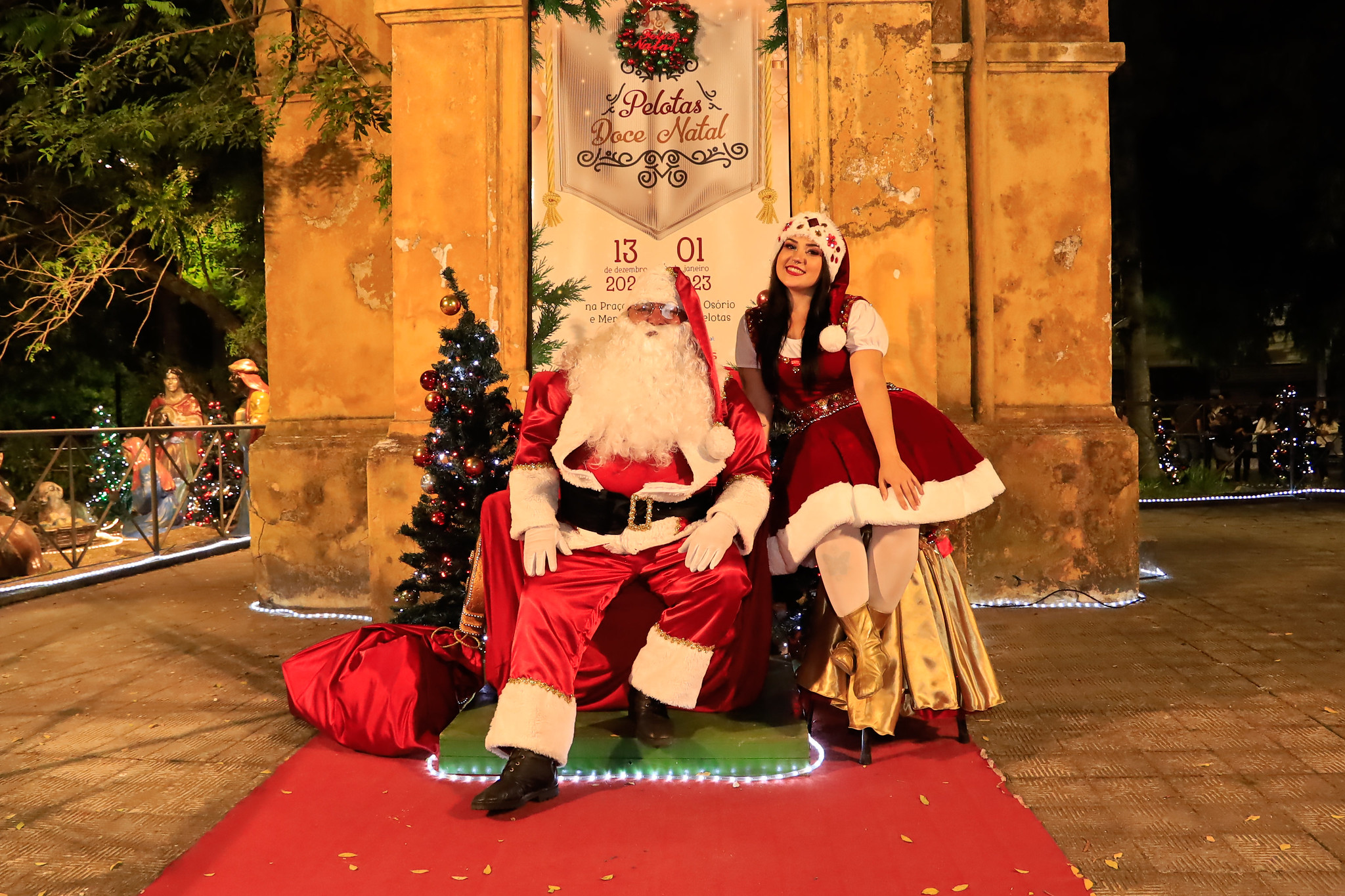imagem: Chegada do Papai Noel atrai centenas de pessoas ao Centro Histórico